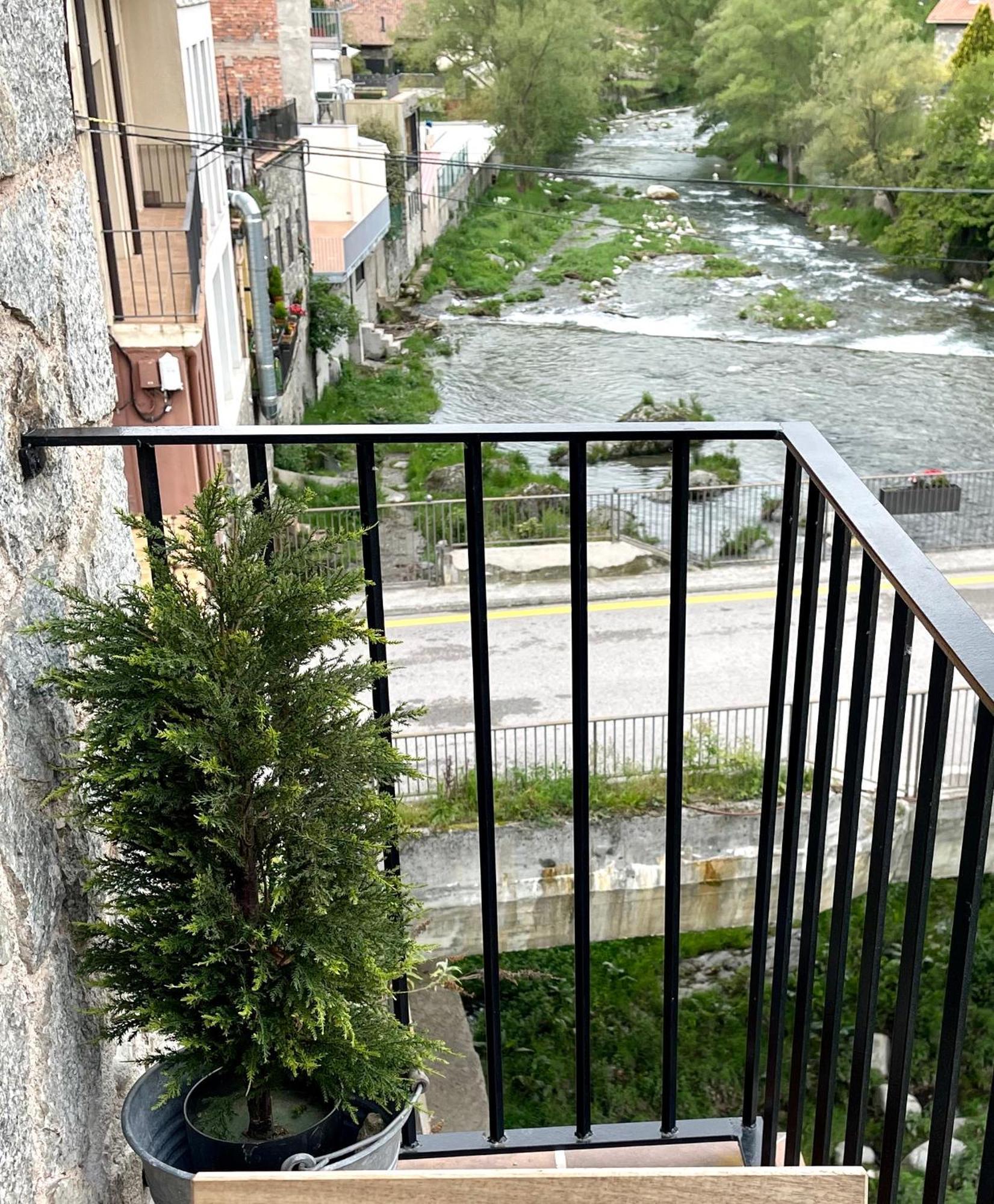 Apartamento Colgante Al Rio Con Vistas Al Puente Camprodon Dış mekan fotoğraf